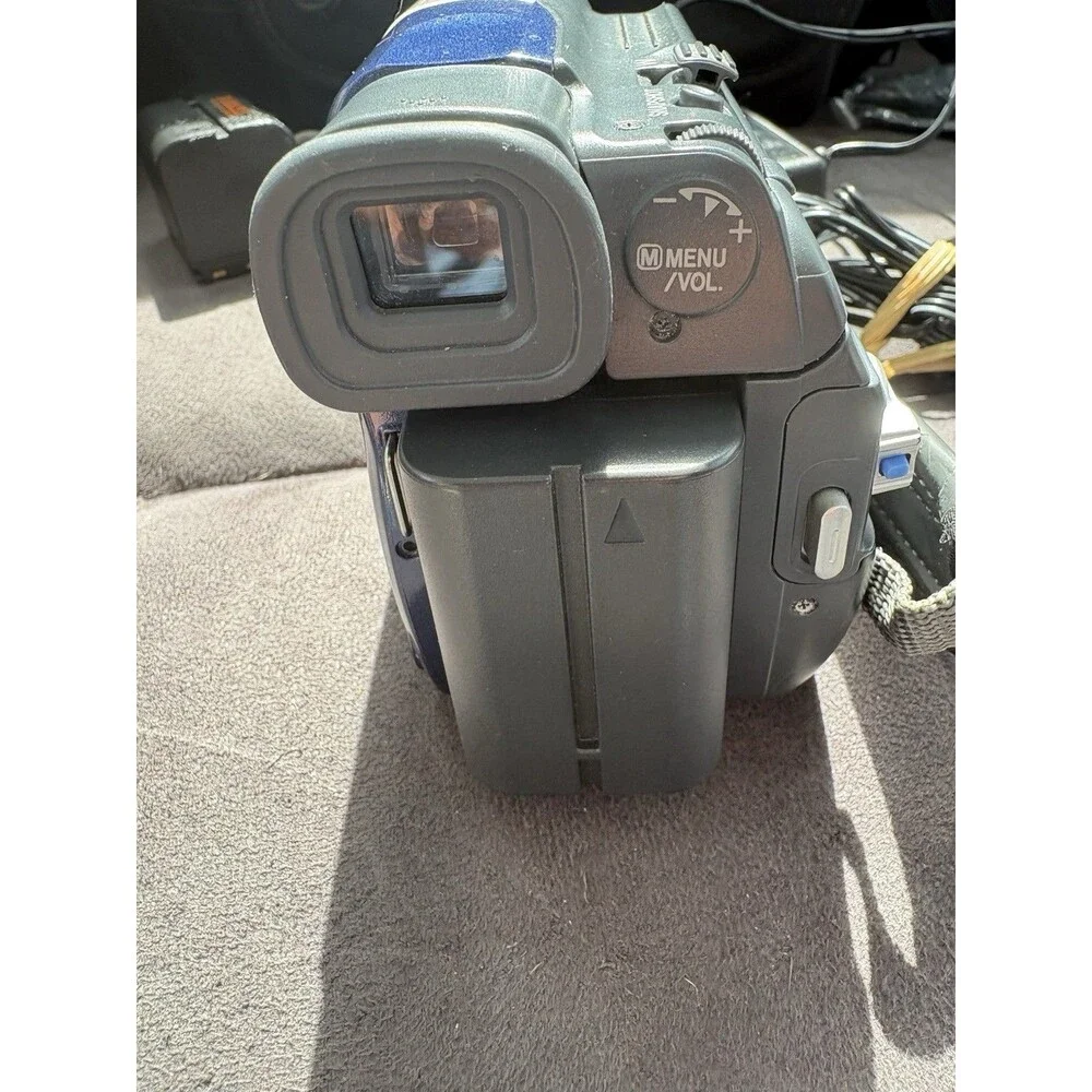 JVC GR-D93U MiniDV Digital Camcorder Bundle Tested Working w/ Bag Batteries
